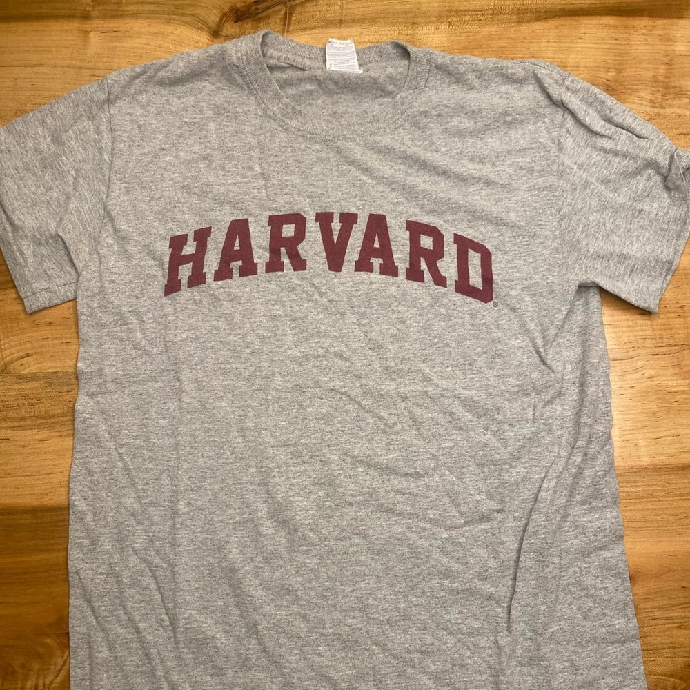 Harvard Tshirt